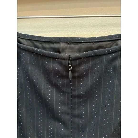 Signature by Larry Levine navy pinstriped mermaid style pencil skirt w-clasp zip - Picture 3 of 7